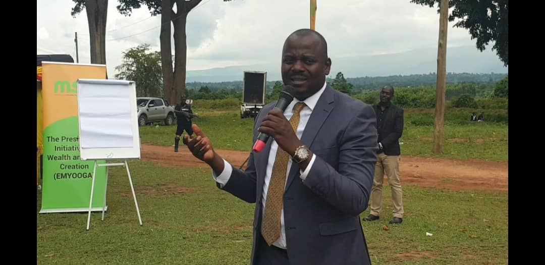 Minister Kasolo gives Emyooga loan defaulters in Bukedea  one month to repay