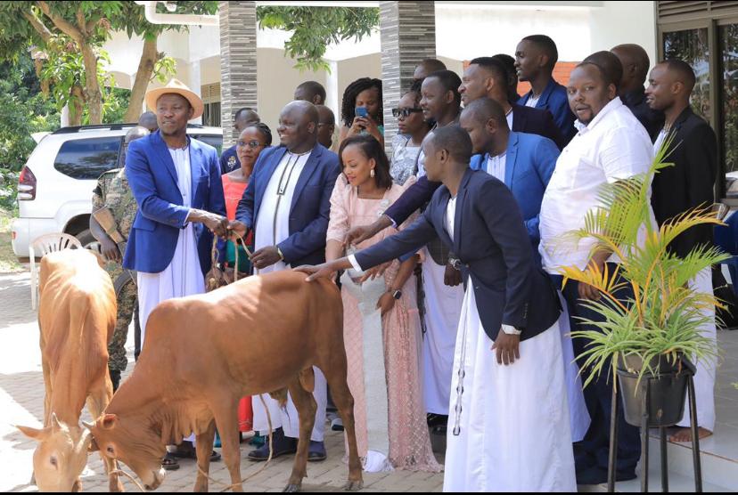 Keddi Foundation donates cattle for Kyabazinga wedding