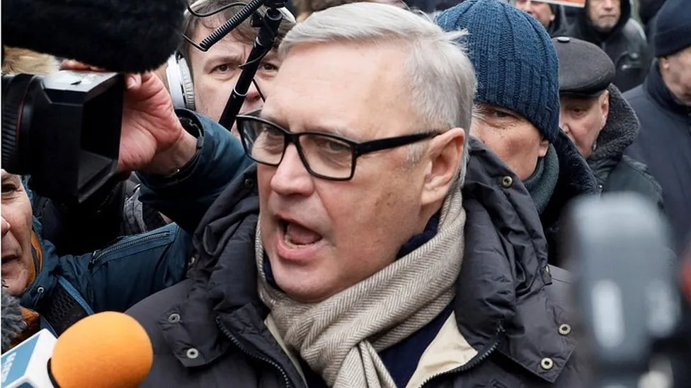 Russia labels ex-PM and Putin critic 'foreign agent'