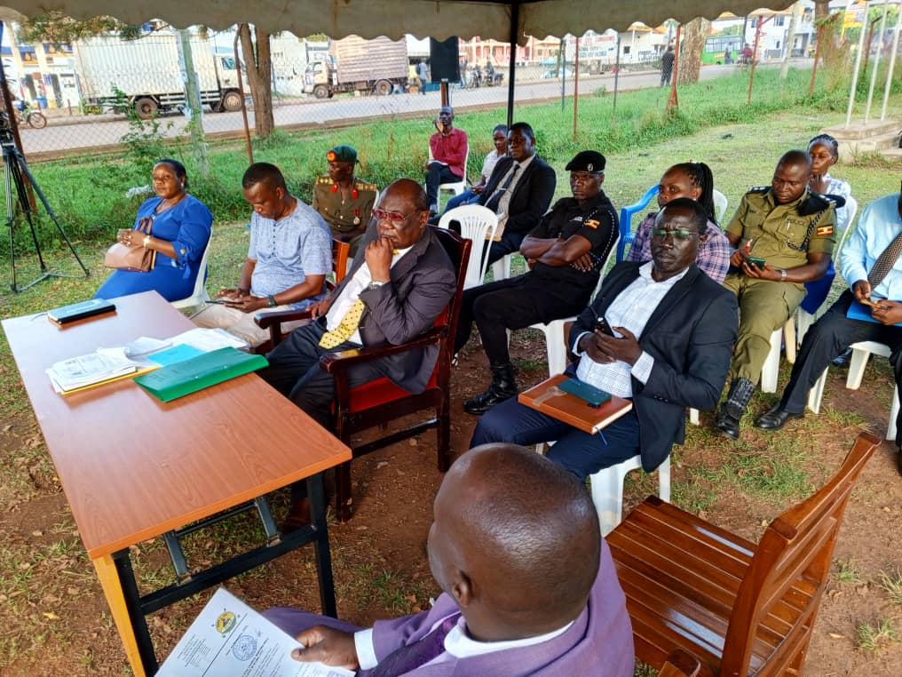 Featured image for Minister asks Bunyoro locals to defend selves against land grabbers