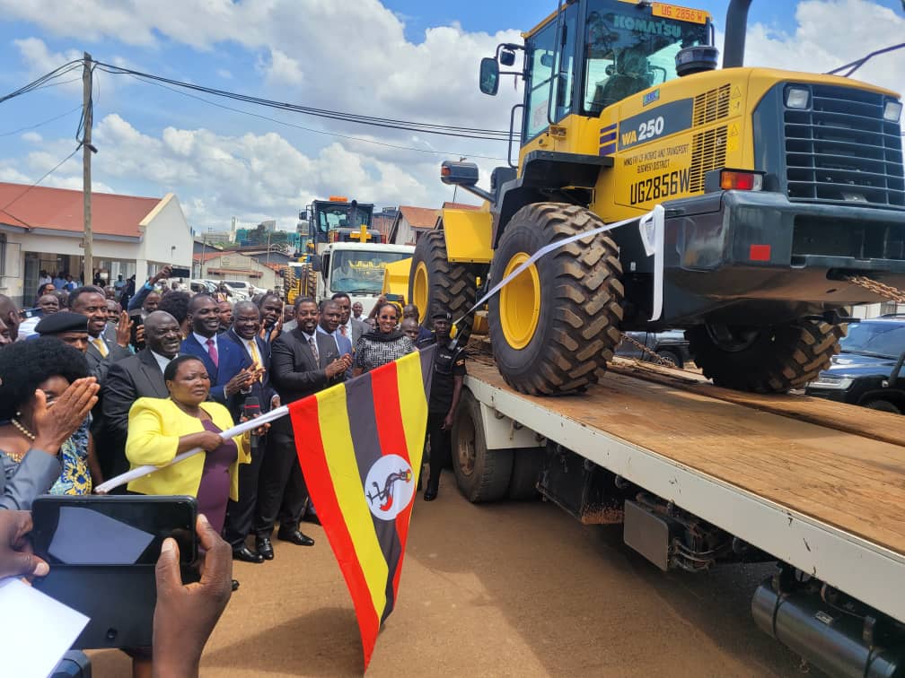 Featured image for Gov’t gives 14 new districts road units worth shs59bn