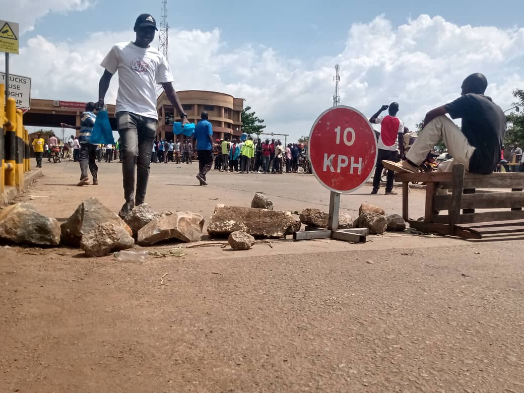 Featured image for BREAKING: Kenyan Protesters Block Malaba Border Over Arrest of Police Officer
