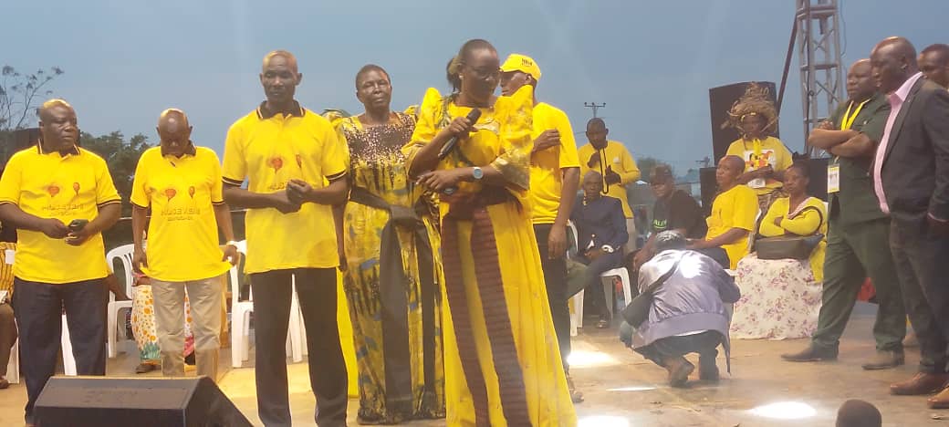 Museveni commends musicians who compose songs that popularise government programs