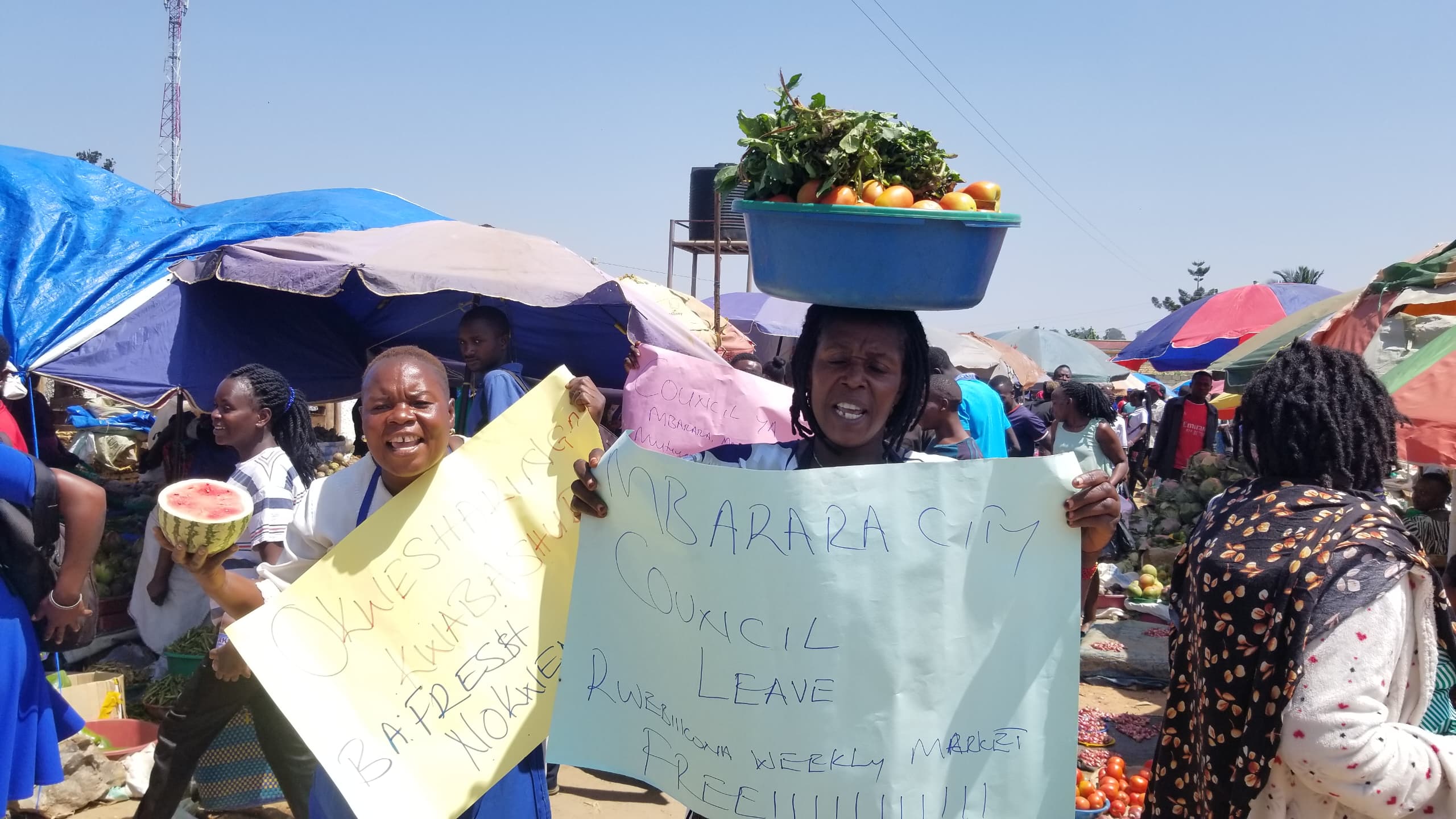 Featured image for Rwebikoona vendors clash with Mbarara City authorities over designated market day