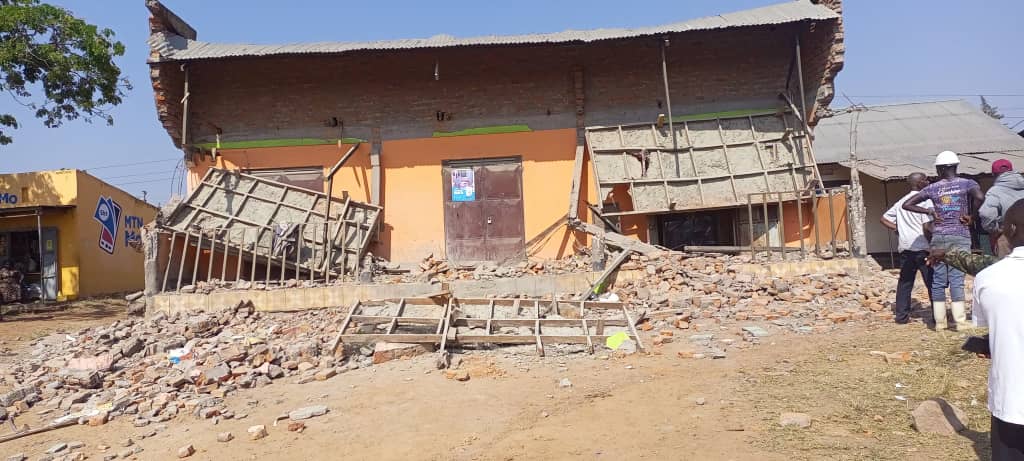 Featured image for One dead, two injured as Fuso truck rams into house in Hoima