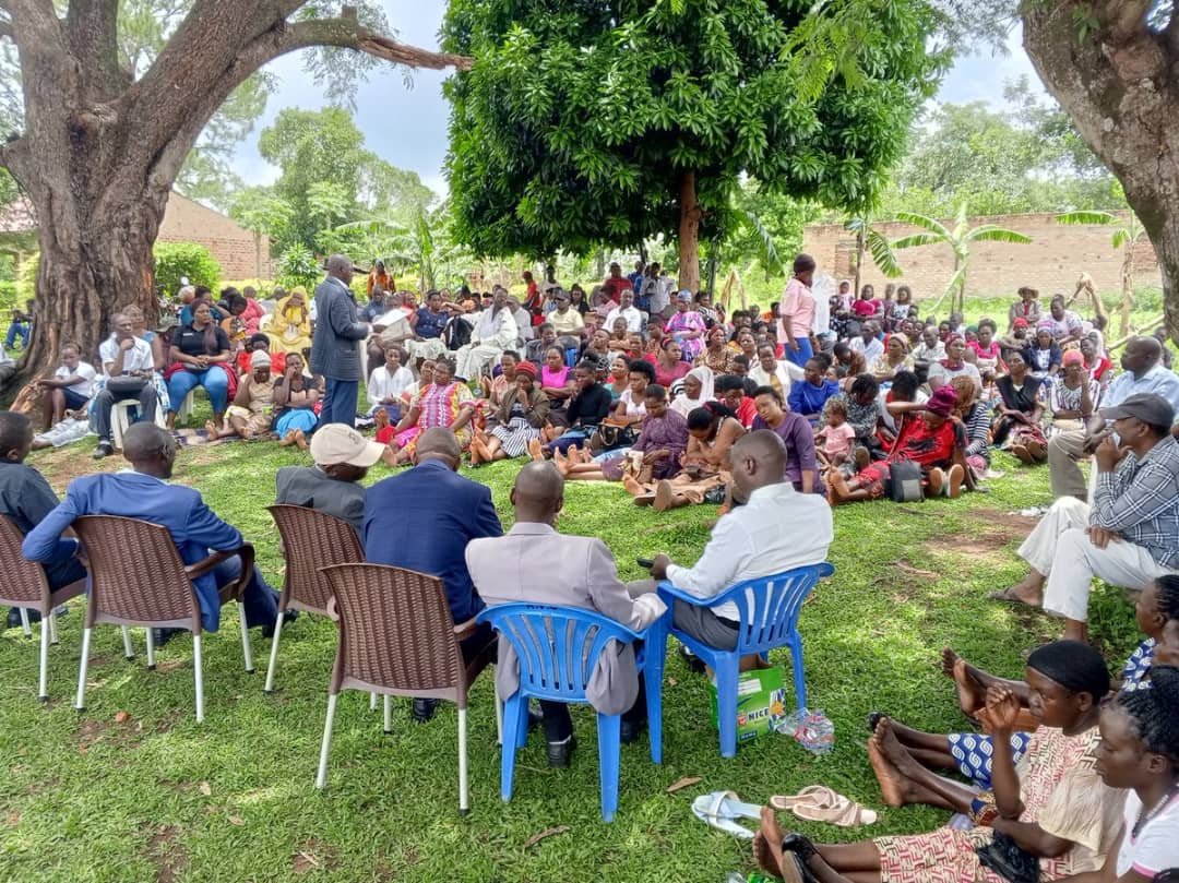 Govt Disburses Shs800m to PDM Beneficiaries in Hoima City